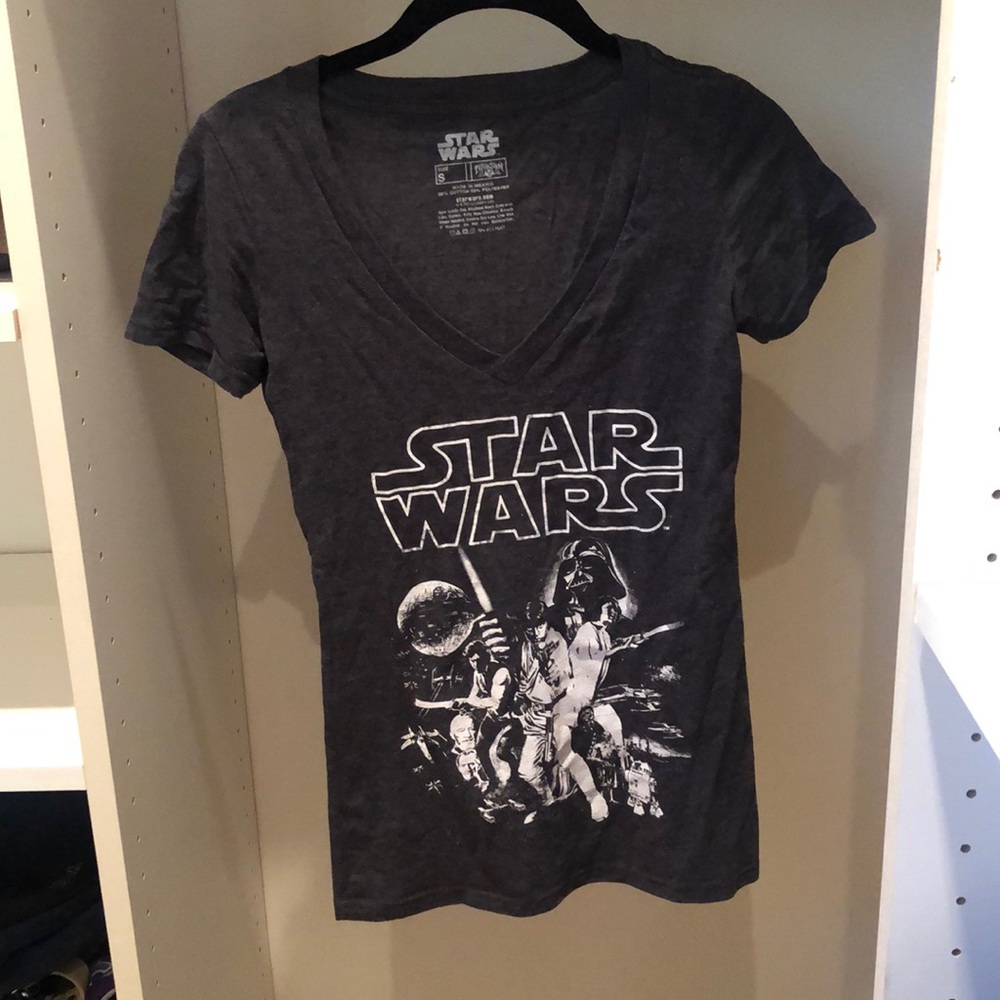 Star Wars gray graphic v-neck tee